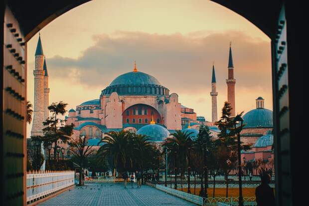 Aydinlik: Политик Ускюплю сообщил о потерях туризма Турции из-за санкций
