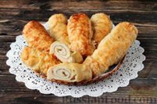 Фото к рецепту: Слоёные пирожки с курицей и капустой (в духовке)