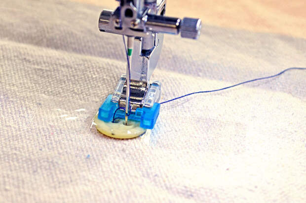 Как пришить пуговицу на швейной машинке