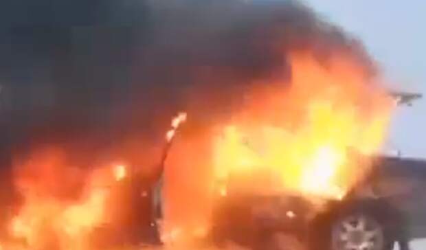 На улице Братской в Оренбурге пожар уничтожил автомобиль