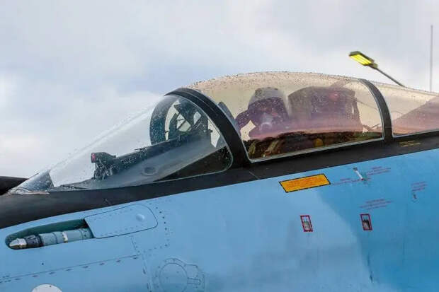 Российский истребитель сбил украинский штурмовик Су-25 в районе села Новотроицкое ДНР - Минобороны