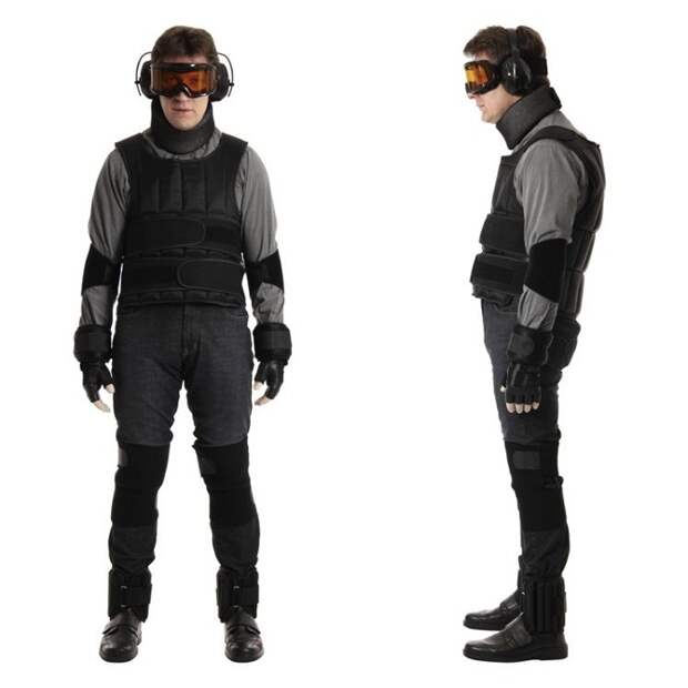 Костюм симуляции возрастных изменений GERT. | Фото: аge-simulation-suit.com.