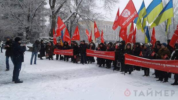 На Украине из-за высоких тарифов прошел митинг у здания Николаевской администрации 