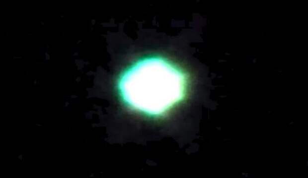 Над ночным Новосибирском засняли сияющий НЛО