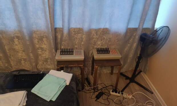 «Помогали обманывать россиян»: в Санкт-Петербурге накрыли техцентр телефонных мошенников