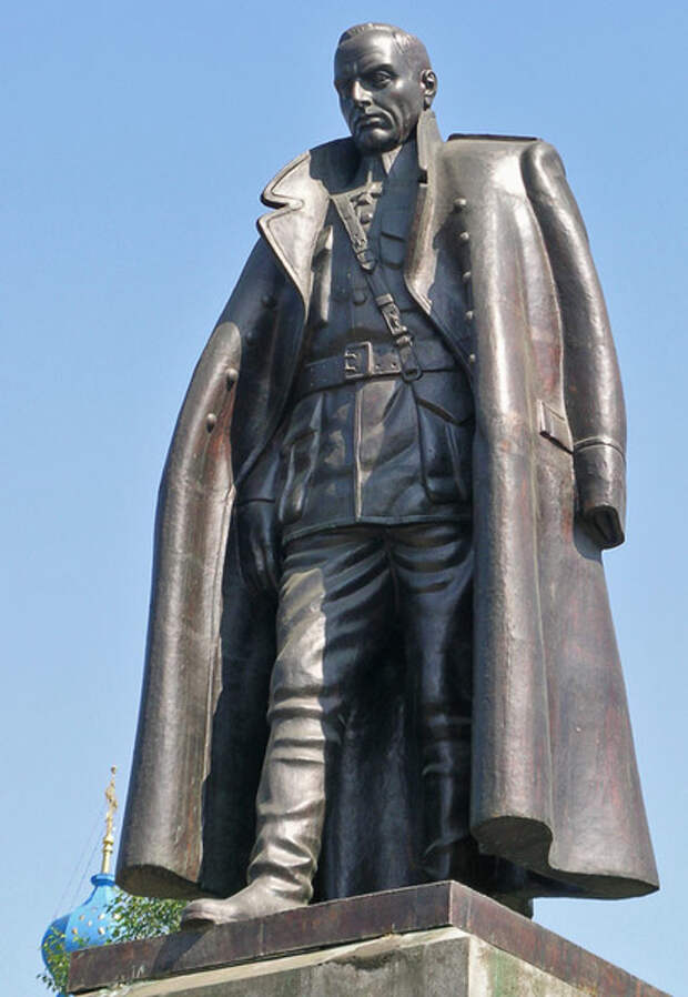Картинки по запросу Памятник Александру Колчаку в Иркутске