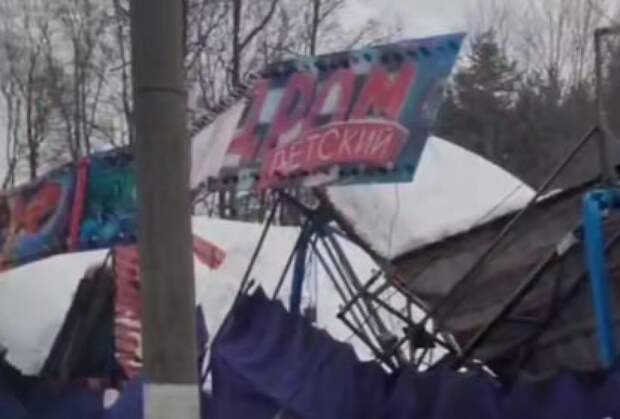 В Туле в парке Белоусова обрушилась крыша аттракциона под тяжестью снега