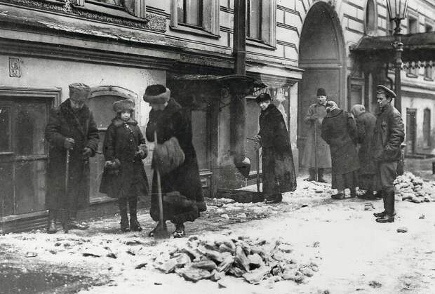 Первый год при большевиках. Снимки Петрограда в 1918 году.