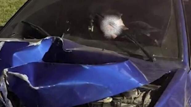 Мужчина погиб, "катаясь" на капоте машины друга в Башкирии