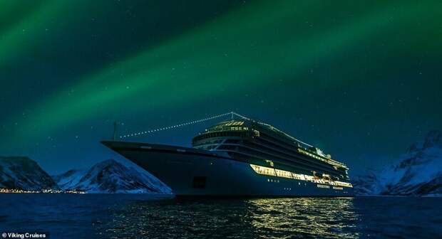 12. Пассажиры на борту Viking Sky наблюдают магию северного сияния во время круиза по Северной Норвегии красиво, красивые места, круиз, круизы, мир, паром, путешествия, фото