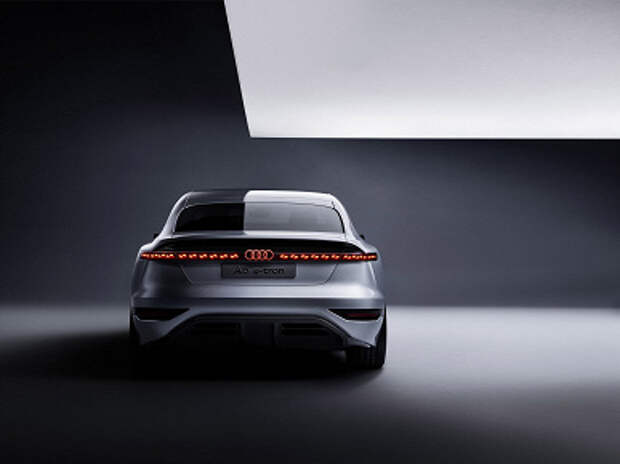 Мощность 475 л.с. и запас хода 700 км. Audi представила A6 e-tron – предвестник полностью электрической A6