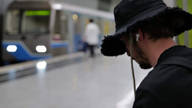 Музыка в метро: врач рассказала о скрытой угрозе для слуха