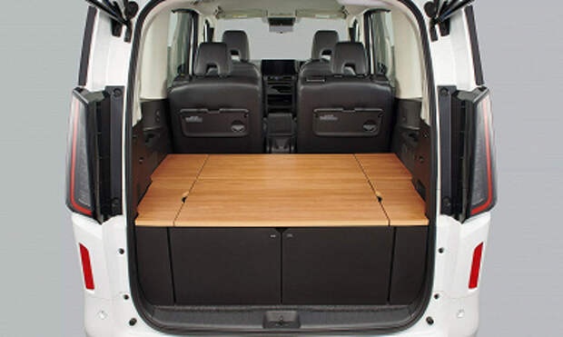 Представлен обновленный Nissan Serena: новое «лицо», улучшенная функция e-Pedal, сервисы Google, «прозрачный капот» — и полный привод