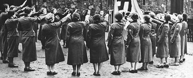 Приветствие Гитлеру гитлер, женщины, преступления, рейх