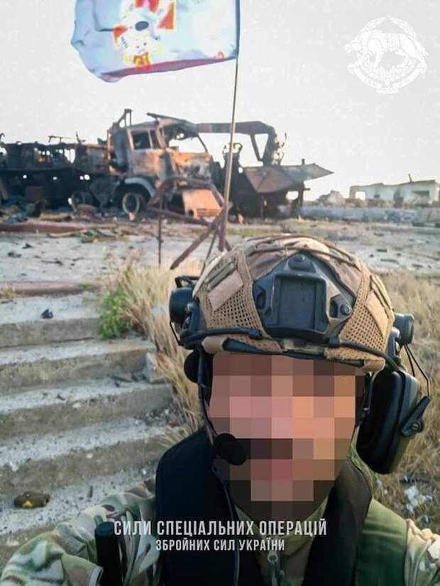 Украинцы установили флаг на Змеином. Но есть нюансы... Украинцы установили флаг на Змеином. Но есть нюансы...