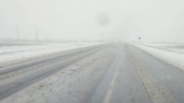 Водителей Кургана попросили быть внимательнее на дорогах из-за снегопада
