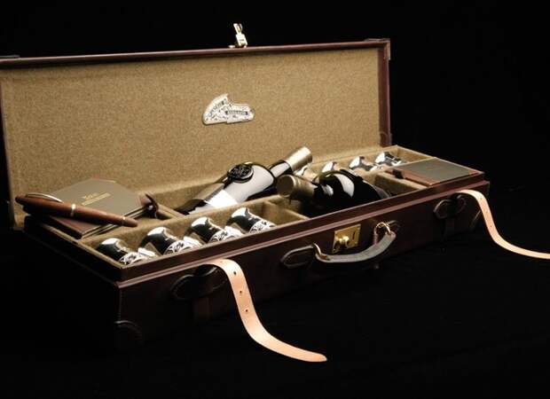 Две бутылки шотландского виски стоят €15 тыс.