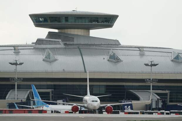 Летевший из Петербурга в Якутск самолет из-за неисправности сел во Внукове