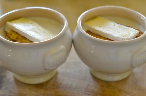 3 супа, которые помогут победить холода и простуду: острый овощной, куриный и крем-суп с сыром бри