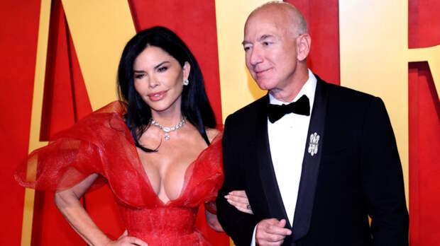 Джефф Безос сменил место свадьбы из-за протестов в Венеции