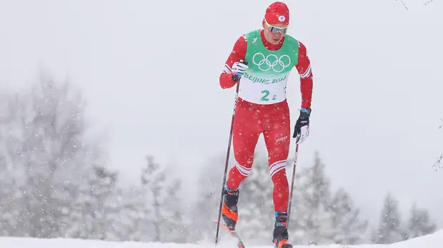 Большунов увеличил преимущество сборной России в эстафете на ОИ-2022 до минуты 