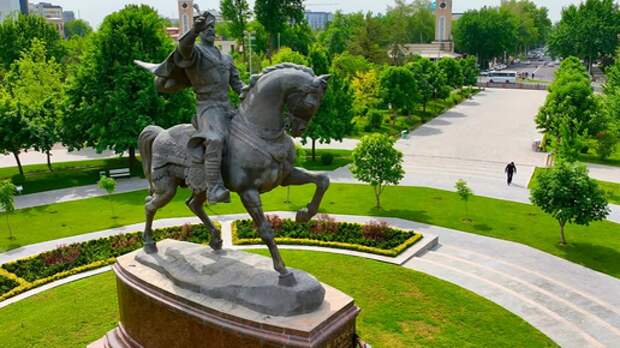 "Не нашёл таких, кто бы работал": житель Узбекистана с фирмой в России пожаловался на "русских мужиков"