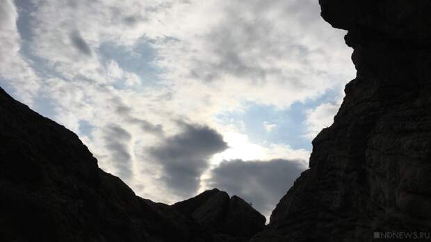 В Челябинске над стройплощадкой тоннеля для метротрамвая обнаружили земляной провал