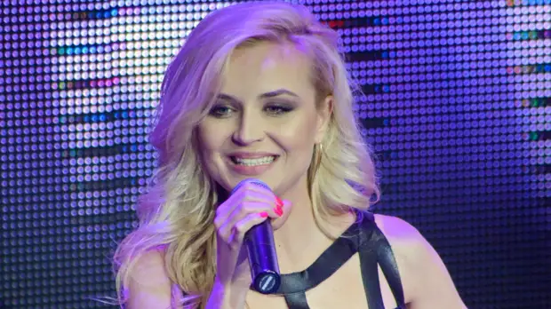 Полина Гагарина засветила свой округлившийся живот