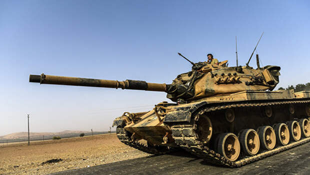 Турецкая бронетехника на границе с Сирией. Архивное фото