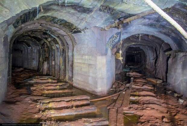 Экспедиция по воронке «Гнездо дракона» (25 фото)
