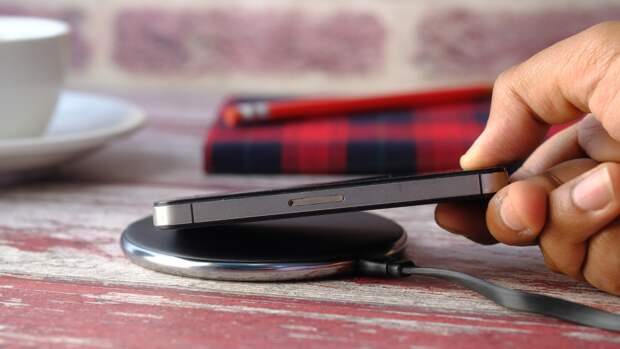 5 мифов про зарядку смартфона, в которые давно пора перестать верить