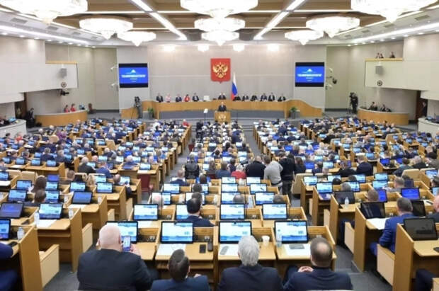 Депутаты откровенно рассказали о своих оценках за поведение в школе