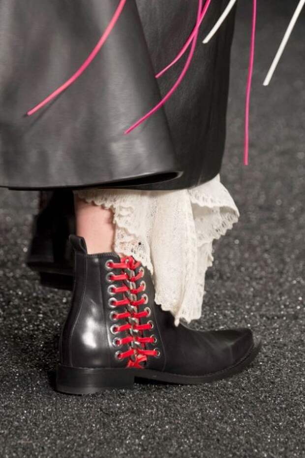 Модные ботинки на шнуровке от Alexander McQueen