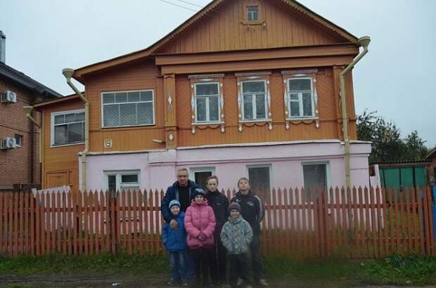 Семью, в которой отец-одиночка воспитывает пятерых детей, сняли с очереди на жилье город Владимир, дети, отец-одиночка, очередь на жильё