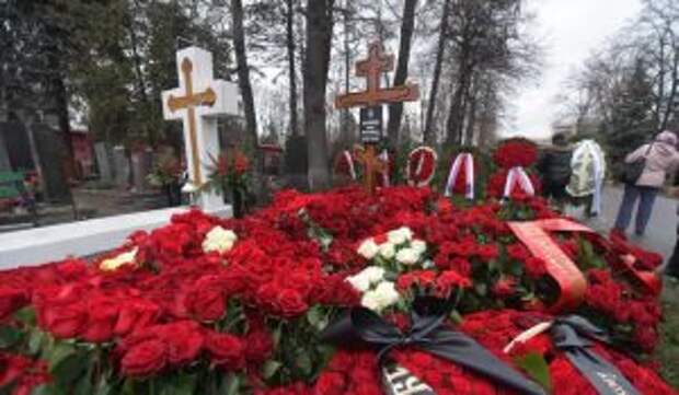 Дойду до Кремля: Михалков сцепился с Бондарчуком за место на элитном кладбище