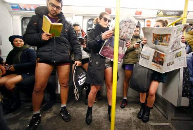 Флешмоб «Прокатись в метро без штанов» 2017