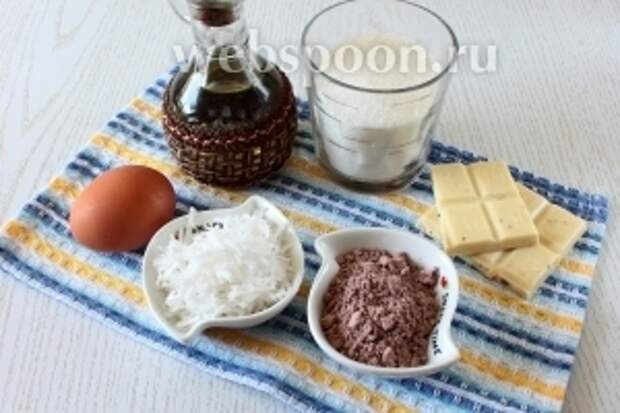 Для приготовления нам понадобятся яйца, масло растительное, ванильный и шоколадный пудинги (в пачке по 37 г), сахар, разрыхлитель, белый шоколад, сливки 20% и более, кокосовая стружка, какао порошок, масло сливочное и сгущённое молоко.