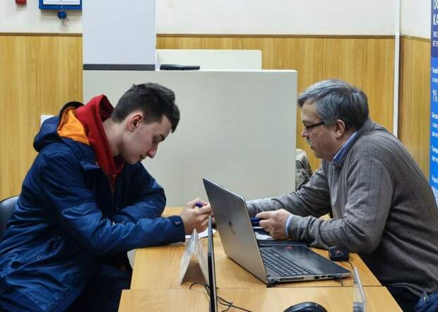 Два студента из Тульской области подписали контракт для службы в войсках беспилотников