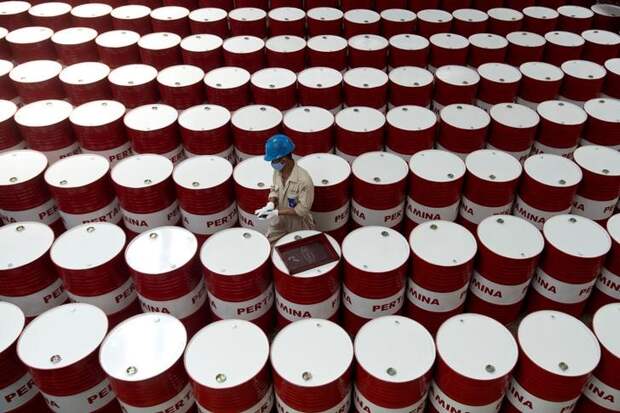 Goldman Sachs повысил цель по нефти до $90 за баррель