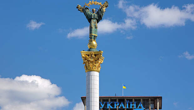 Монумент Независимости на Майдане Незалежности в Киеве, Украине. Архивное фото Монумент Независимости на Майдане Незалежности в Киеве, Украине. Архивное фото