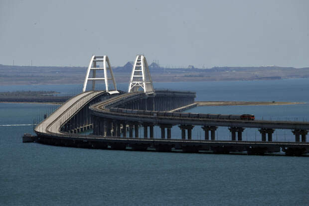 По Крымскому мосту перекрыто движение автомобилей