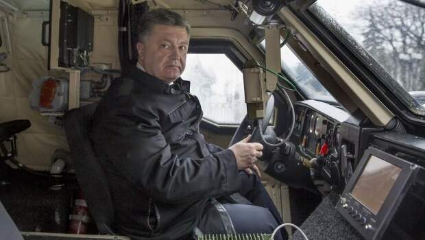 Порошенко испытал прототип БТР 