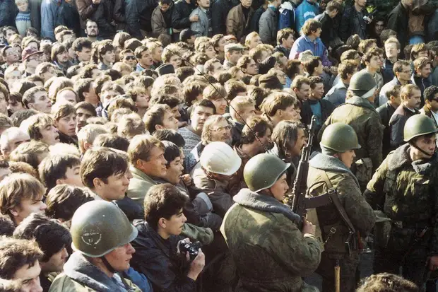 Фотография: Расстрел Дома Советов 4 октября 1993 года №32 - BigPicture.ru