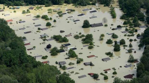 Наводнение в баварском городе Деггендорф на юге Германии в июне 2013 г.