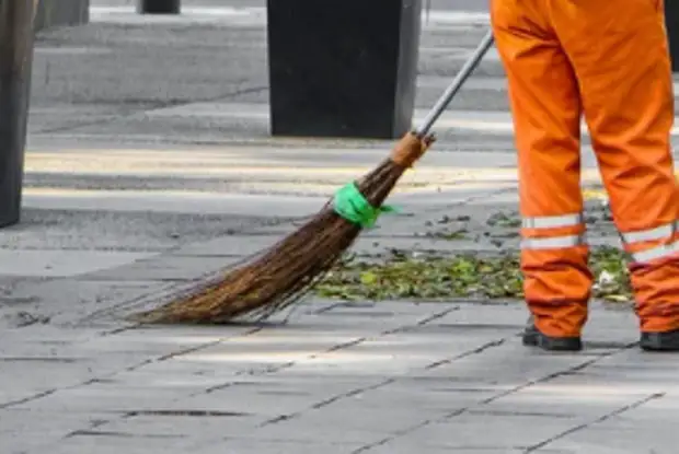 Захламление тротуара в Путевом устранили