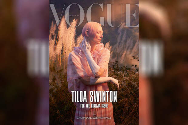 Актриса Тильда Суинтон с розовым каре снялась для обложки
