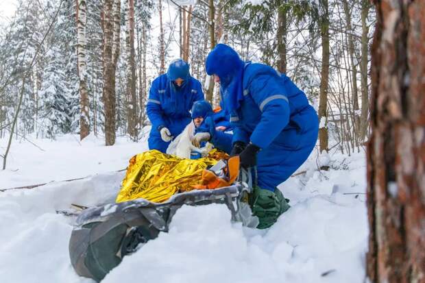 Российский космонавт и астронавт NASA прошли «зимнюю» тренировку в лесу