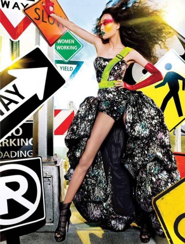 Календарь на 2012 год от компании Maybelline 