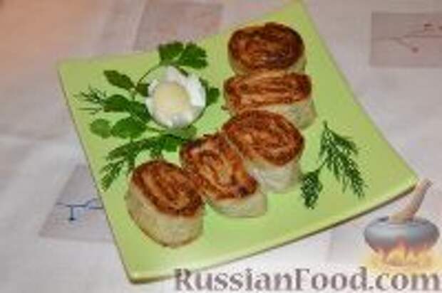Фото к рецепту: Рулетики из лаваша с курицей