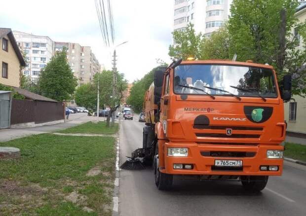 С улиц Тулы за сутки вывезли 150 кубометров смета